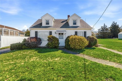 528 Metacom Ave, Bristol, RI, 02809-5120 | Card Image