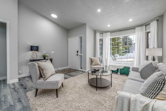 25 Gladstone Gardens Sw, Home with 4 bedrooms, 3 bathrooms and 4 parking in Calgary AB | Image 6