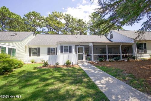 33 Village Green Cir, Southern Pines, NC, 28387-3208 | Card Image