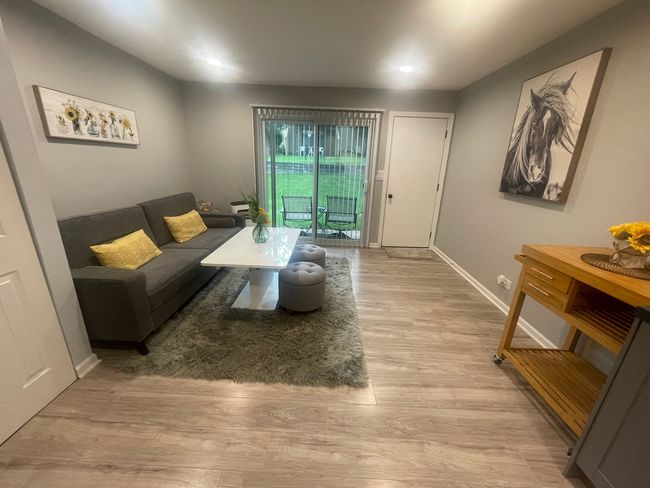 APT-5 - 64 Aspen Colony, Condo with 1 bedrooms, 1 bathrooms and 1 parking in Fox Lake IL | Image 4