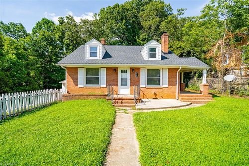 820 Moore St, Reidsville, NC, 27320-2730 | Card Image