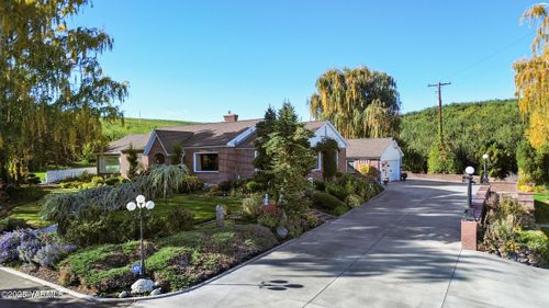 1350 Upland Way, Tieton, WA, 98947-9754 | Card Image