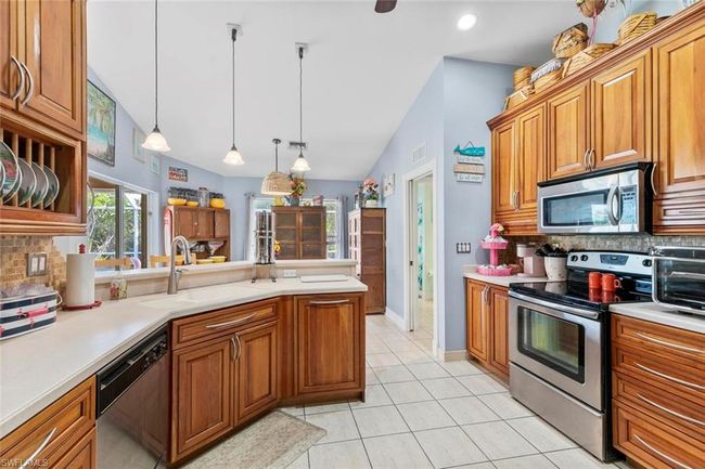 2015 San Marco Rd, House other with 3 bedrooms, 2 bathrooms and null parking in MARCO ISLAND FL | Image 11