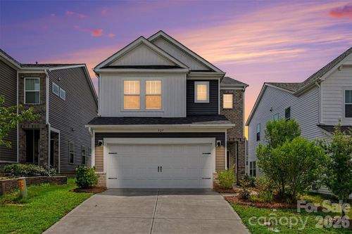 527 Palmarosa St, Fort Mill, SC, 29715-8220 | Card Image