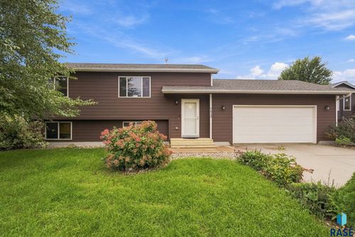 7813 W 44th St Street, Sioux Falls, SD, 57106 | Card Image