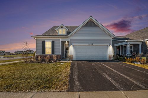 3207 Dove Mountain Dr, Aurora, IL, 60503-3111 | Card Image