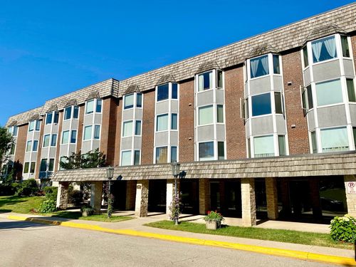 apt-2g-400 Thames Pkwy, Park Ridge, IL, 60068-3656 | Card Image