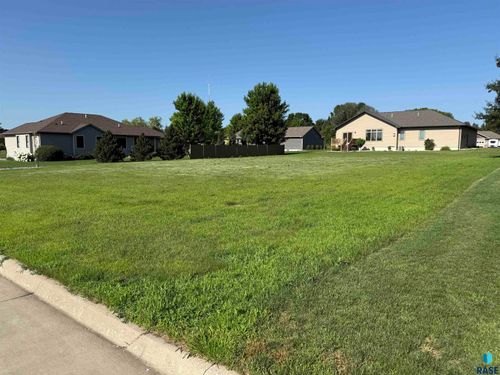 1651 5th Ave Se, Sioux Center, IA, 51250-2912 | Card Image