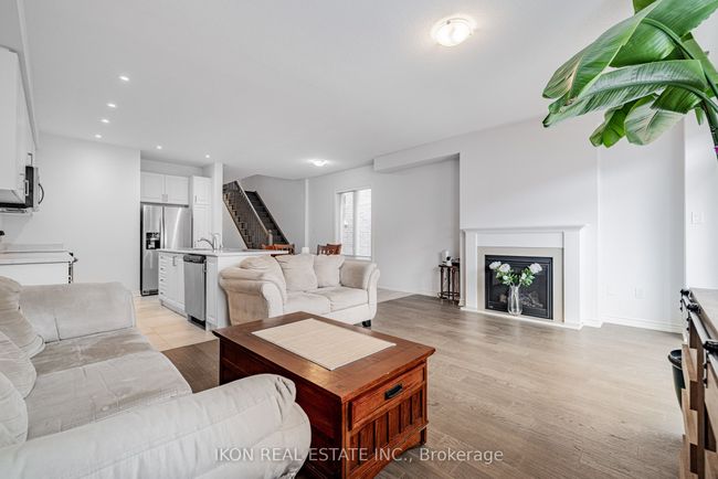 33 Robb Thompson Rd, House attached with 3 bedrooms, 3 bathrooms and 3 parking in Mount Albert ON | Image 11