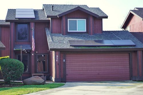 924 E Oakridge Ave, Visalia, CA, 93292-2232 | Card Image