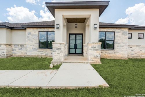 108 Abrego Trail Dr, Floresville, TX, 78114-6685 | Card Image