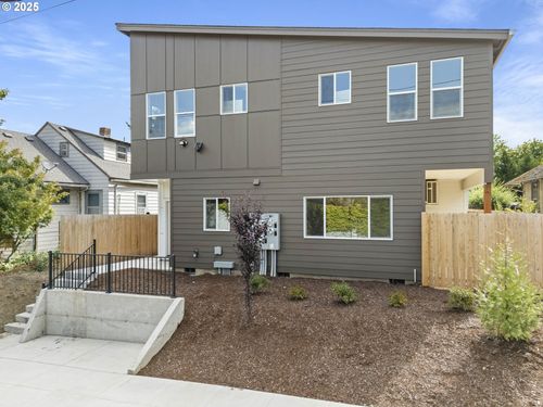 3-5864 N Missouri Ave, Portland, OR, 97217-2247 | Card Image