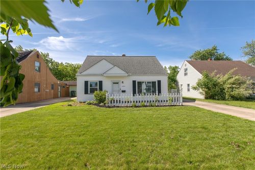 26890 Drakefield Ave, Euclid, OH, 44132-2009 | Card Image