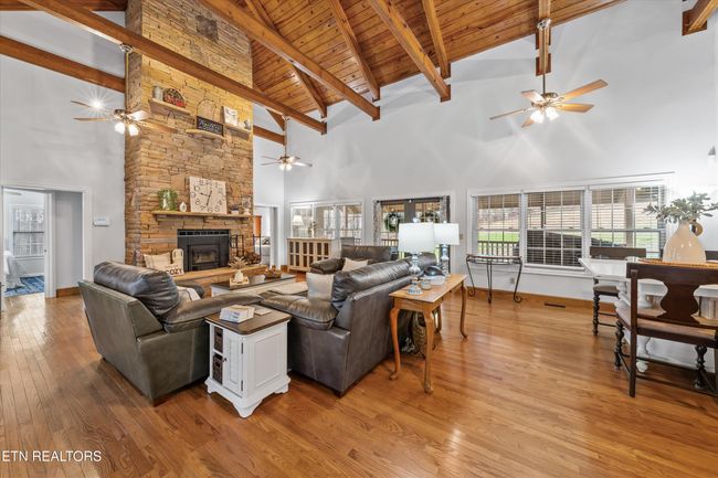 2143 Renegade Mountain Pkwy, House other with 3 bedrooms, 2 bathrooms and null parking in Crab Orchard TN | Image 9