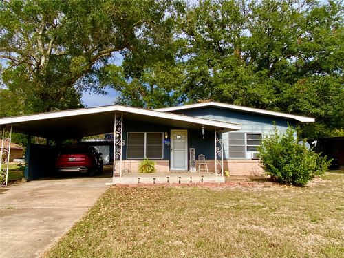 6814 Church St, Wallis, TX, 77485-9585 | Card Image