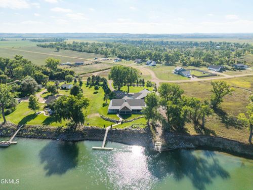 3228 River Drive N, Mandan, ND, 58554 | Card Image