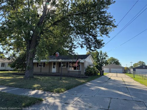 37257 Dundee St, Sterling Heights, MI, 48310-3529 | Card Image