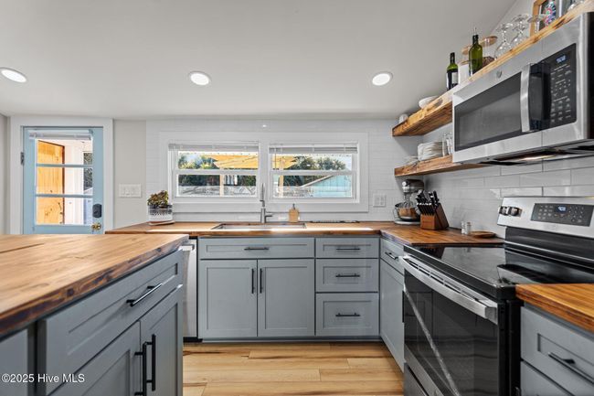 333 Fourth Ave S, House other with 2 bedrooms, 2 bathrooms and null parking in Kure Beach NC | Image 16