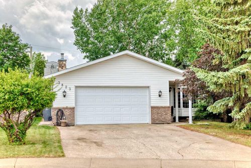 3823 51 Ave Close, Ponoka, AB, T4J1C7 | Card Image