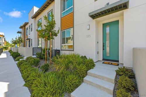 973 Bradley Way, Vista, CA, 92081-7890 | Card Image