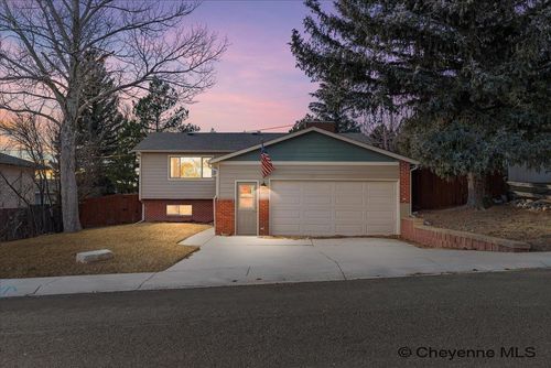 6538 Moreland Ave, Cheyenne, WY, 82009-3208 | Card Image