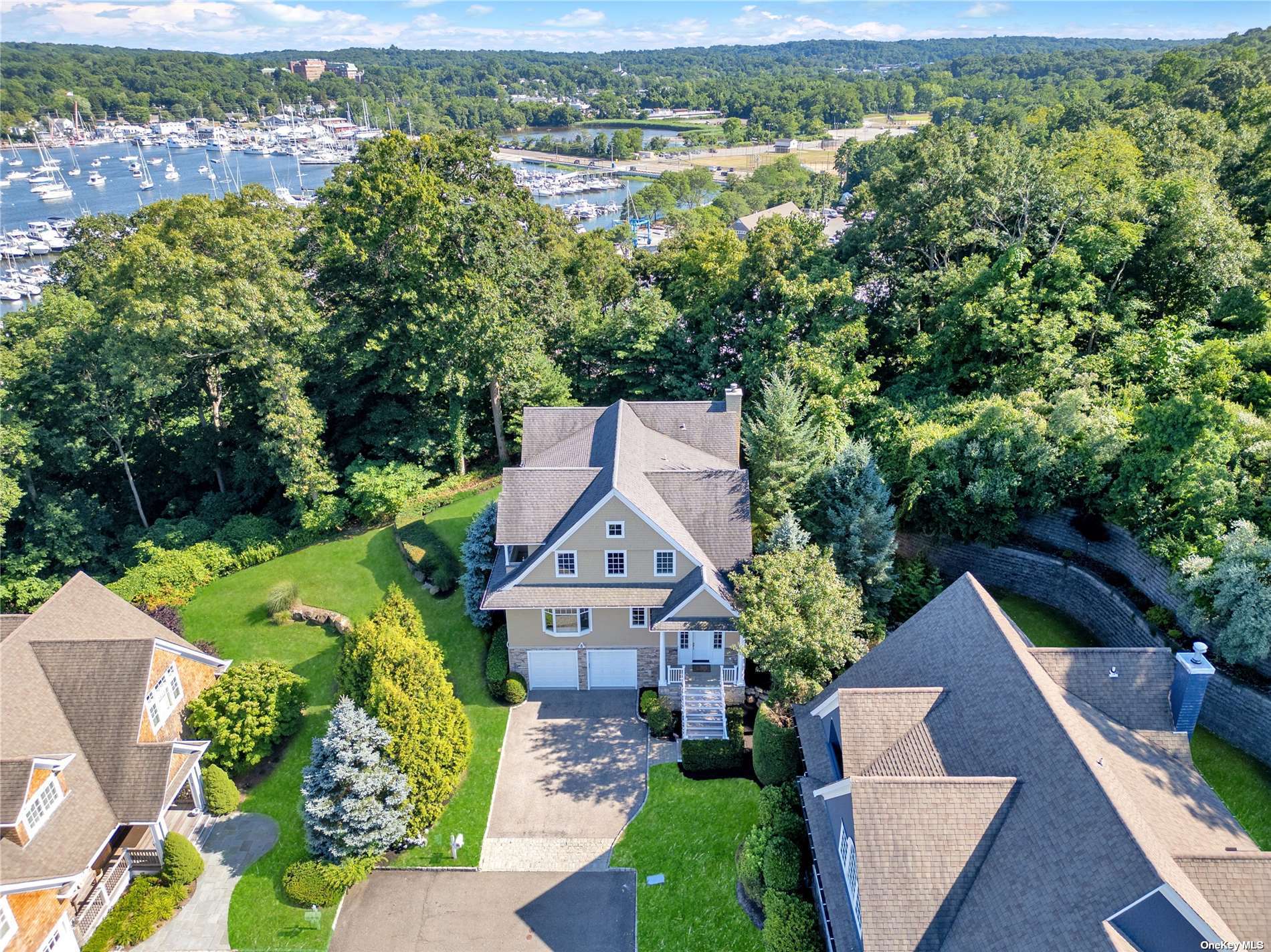 Shore Ct, Huntington, NY 11743