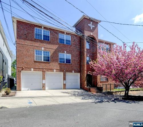 15-21 Oraton St, Newark, NJ, 07104-4172 | Card Image
