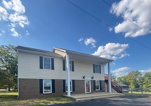 4090 Old Frankfort Pike, Versailles, KY, 40383-9764 | Card Image