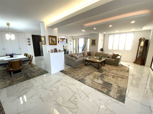 apt-21v-26910 Grand Central Pkwy, Floral Park, NY, 11005-1021 | Card Image