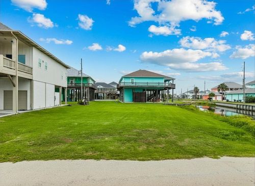 946 Sue Drive, Crystal Beach, TX, 77650 | Card Image