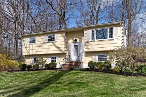 7 Pamela Dr, Randolph, NJ, 07869-3903 | Card Image