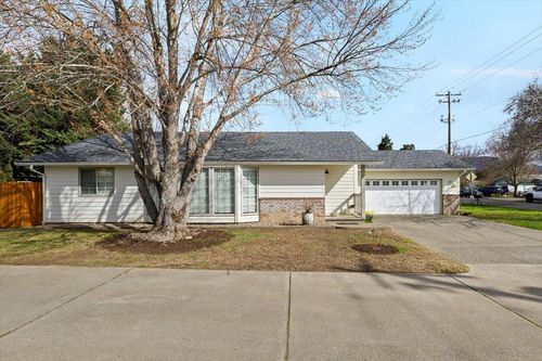 762 Your Way, Grants Pass, OR, 97527 | Card Image