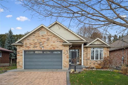 60A Eastview Rd, Guelph, ON, N1E1Z6 | Card Image