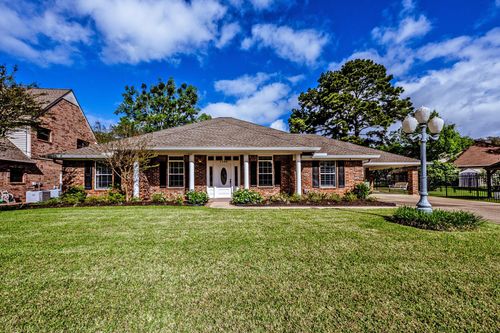 1106 Lakeside Dr, Huntsville, TX, 77320-8041 | Card Image