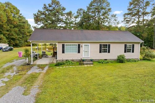 201 Van Dyke Cir, Emporia, VA, 23847-2918 | Card Image