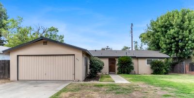 943 S Mountain Street, House other with 3 bedrooms, 2 bathrooms and null parking in Visalia CA | Image 1