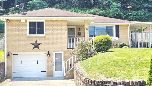94 Donna Dr, Johnstown, PA, 15905-4420 | Card Image