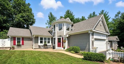 8210 Hillside Rd, Crystal Lake, IL, 60012-2836 | Card Image