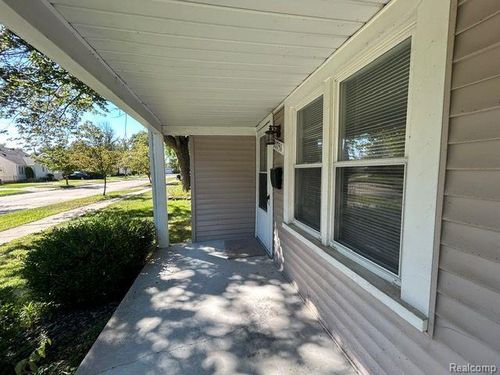 21751 Roslyn Rd, Harper Woods, MI, 48225-1150 | Card Image