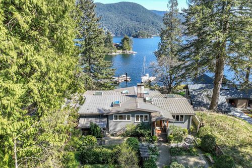 5457 Indian River Dr, North Vancouver, BC, V7G2T7 | Card Image