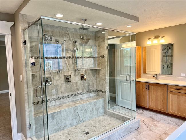 Spa-like shower with ceramic surround, rain cans | Image 20