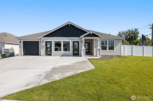 4208 W Sandy Ct, Moses Lake, WA, 98837-8035 | Card Image