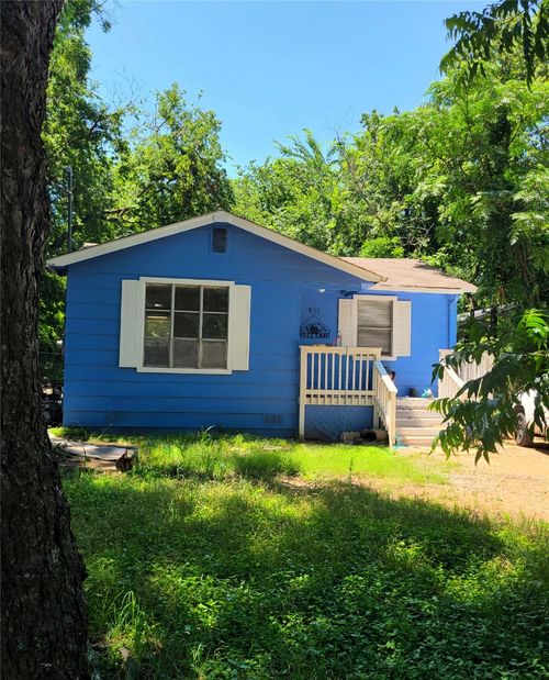 911 W Collins St, Denton, TX, 76201-7010 | Card Image