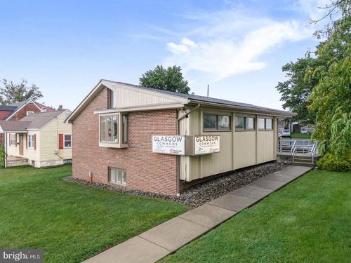 555 Glasgow St, Pottstown, PA, 19464-6557 | Card Image