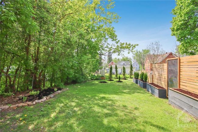 Large yard with privacy screens and planters | Image 28