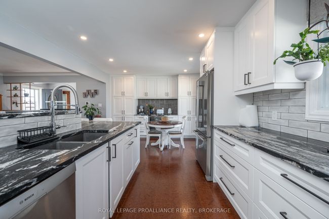 70 Briscoe St, House other with 4 bedrooms, 2 bathrooms and 4 parking in Amherstview ON | Image 9