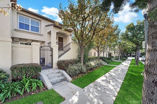 32 League, Irvine, CA, 92602-7061 | Card Image