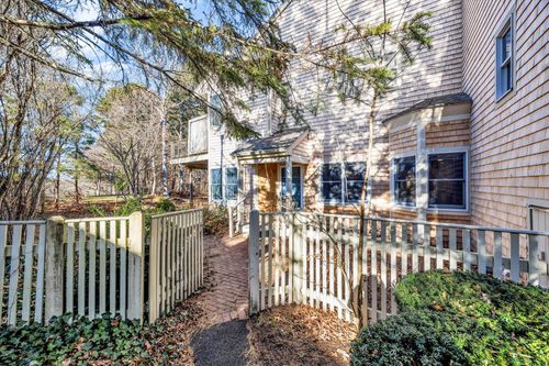 10-10 Oak Gln, Yarmouth Port, MA, 02675-1467 | Card Image