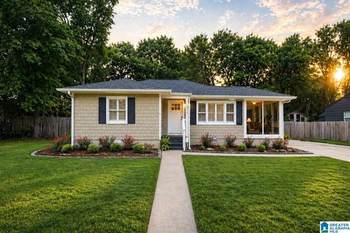 216 Montgomery Ln, HOMEWOOD, AL, 35209-6543 | Card Image