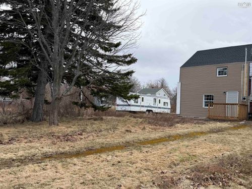 587 Main Street, Sydney Mines, NS, B1V2K9 | Card Image